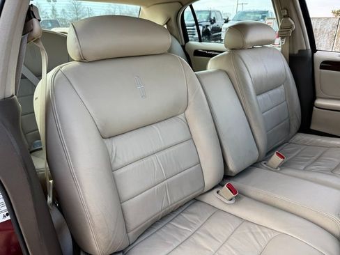 Used 1999 Lincoln Town Car Signature image 19
