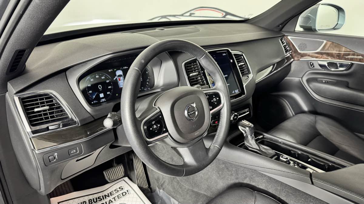 Used 2018 Volvo XC90 T6 Momentum w/ Convenience Package AWD/4WD image 19