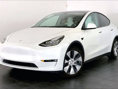 Used 2022 Tesla Model Y Long Range AWD/4WD image 1