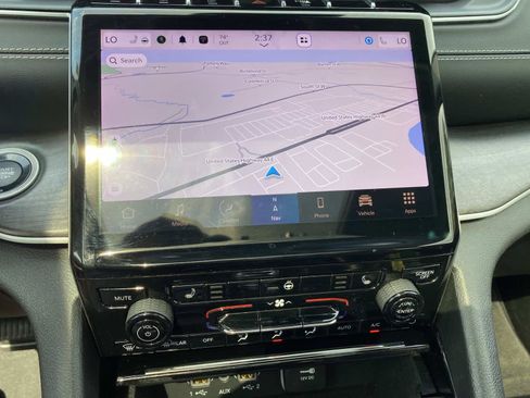 Certified 2022 Jeep Grand Cherokee Limited AWD/4WD image 14