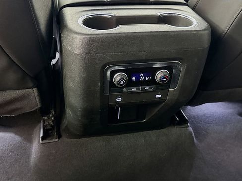 Used 2024 Chevrolet Suburban Z71 AWD/4WD image 28