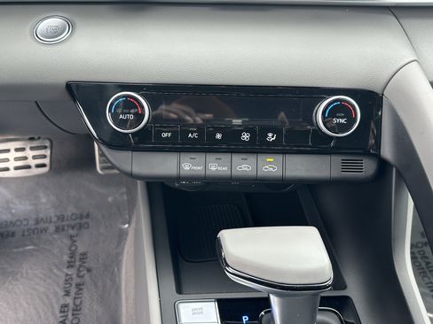 Used 2025 Hyundai Elantra Sport image 30