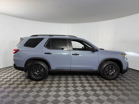Used 2024 Honda Pilot TrailSport image 4