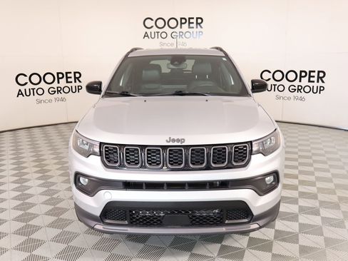 Used 2025 Jeep Compass Latitude w/ Altitude Special Edition AWD/4WD image 9