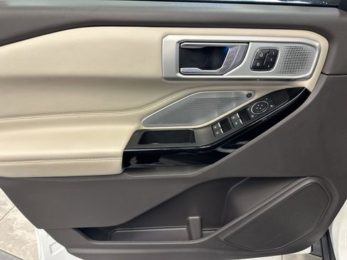 Used 2022 Ford Explorer Platinum w/ Equipment Group 601A image 22