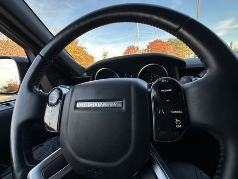 Used 2019 Land Rover Discovery SE image 21