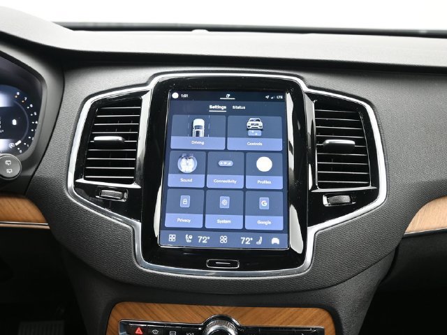 Used 2025 Volvo XC90 B6 Plus AWD/4WD image 16