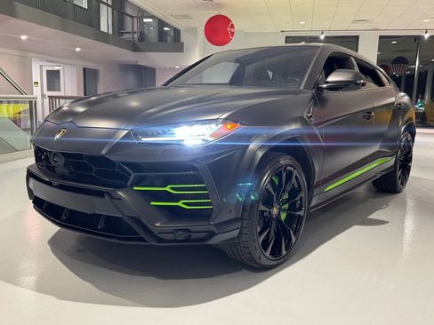 Used 2020 Lamborghini Urus image 2