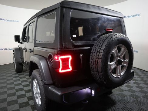 Used 2022 Jeep Wrangler Unlimited Sport AWD/4WD image 9