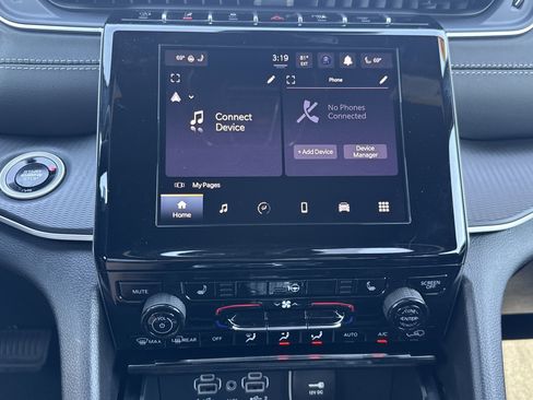 New 2025 Jeep Grand Cherokee Laredo w/ Luxury Tech Group I image 12