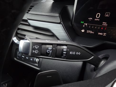 Used 2025 GMC Acadia Elevation image 22