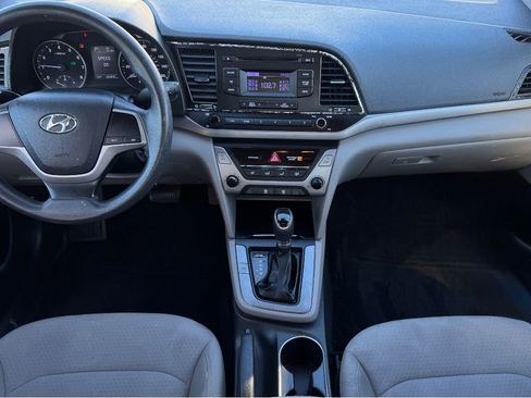 Used 2017 Hyundai Elantra SE image 10