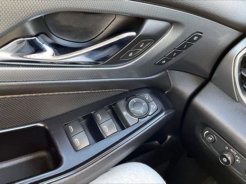 Used 2020 Chevrolet Traverse Premier image 36