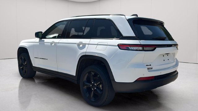 Used 2023 Jeep Grand Cherokee Altitude AWD/4WD image 8