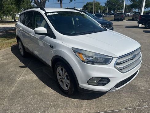 Used 2018 Ford Escape SE image 1