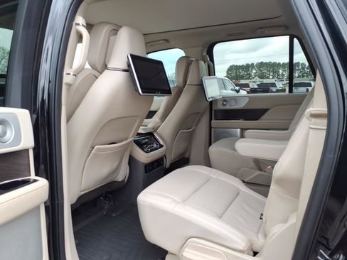 Used 2021 Lincoln Navigator L Reserve w/ Luxury Package image 24
