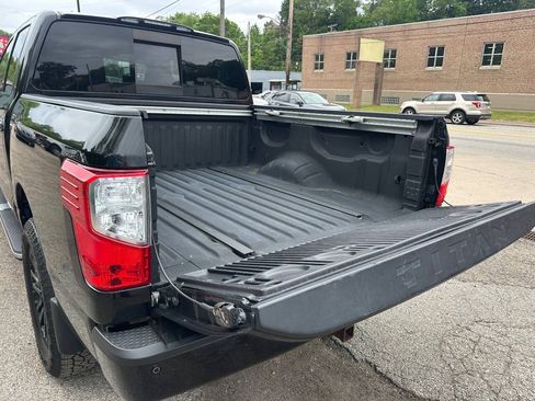 Used 2018 Nissan Titan SL AWD/4WD image 6