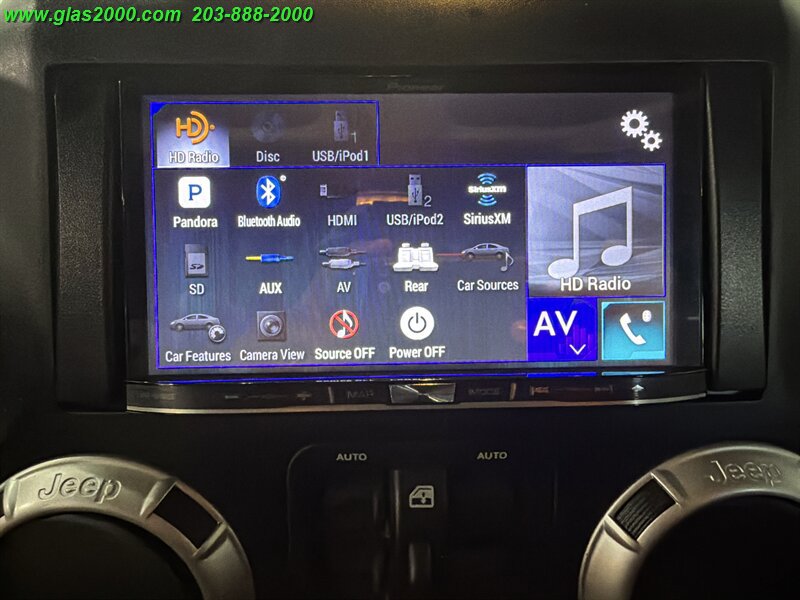 Used 2017 Jeep Wrangler Unlimited Sahara AWD/4WD image 11