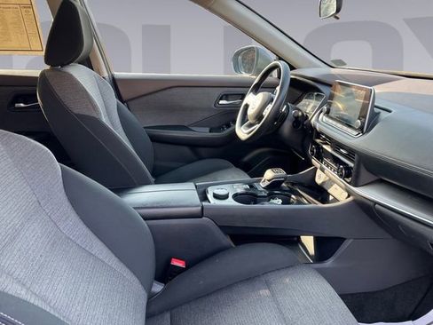 Used 2023 Nissan Rogue SV image 17