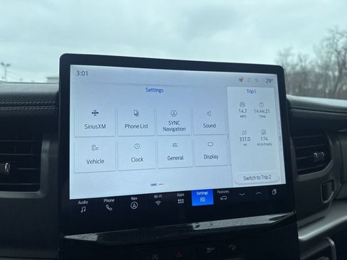 Used 2024 Ford Expedition XLT image 28