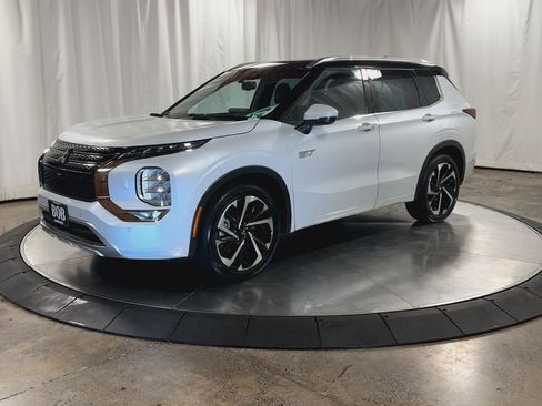 Used 2023 Mitsubishi Outlander SEL image 6