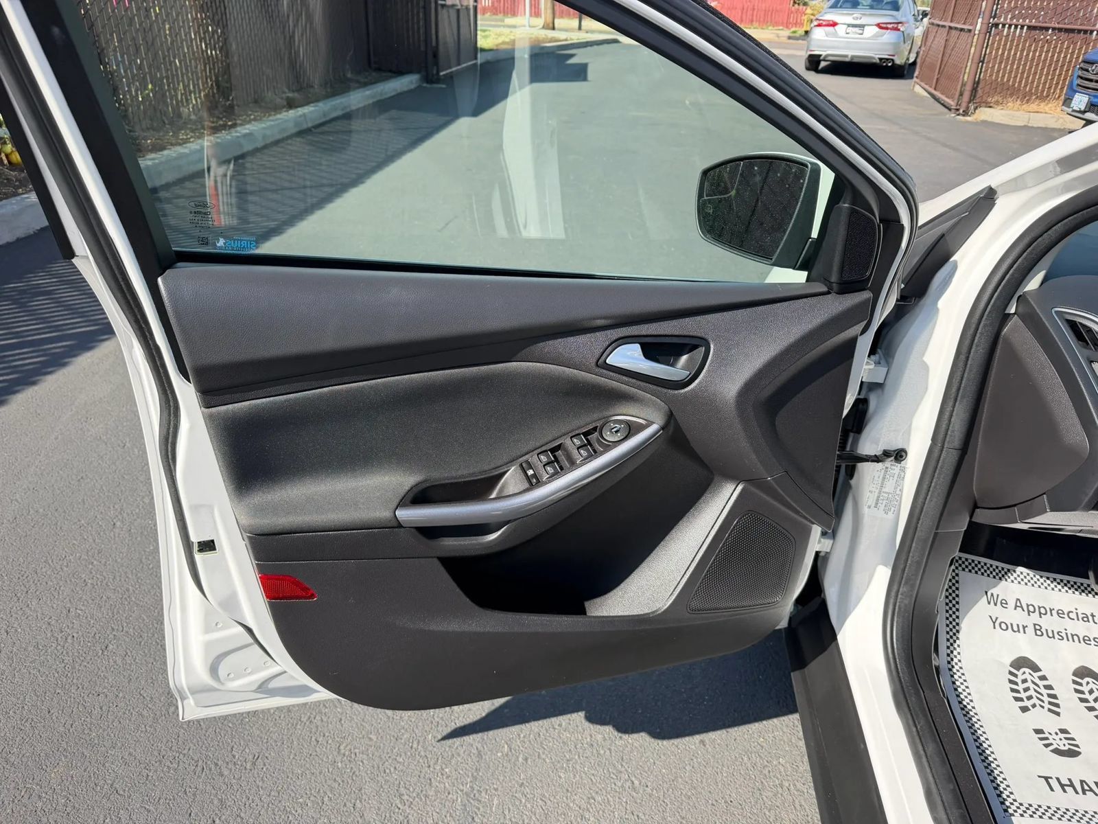 Used 2014 Ford Focus Titanium FWD image 11