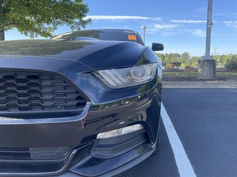 Used 2017 Ford Mustang Coupe RWD image 9