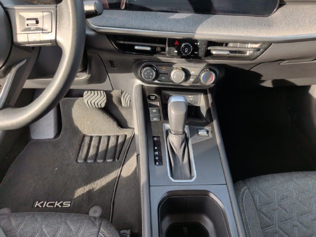 Used 2025 Nissan Kicks SV AWD/4WD image 18