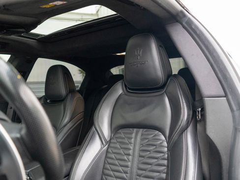 Used 2022 Maserati Ghibli Trofeo image 9