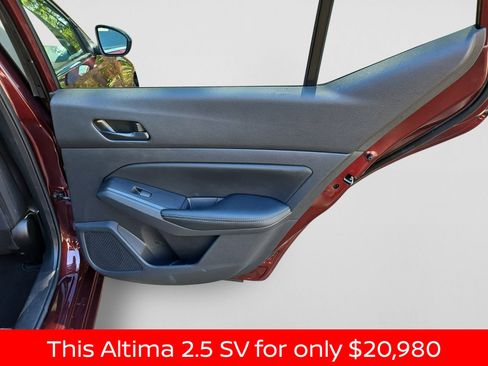 Used 2025 Nissan Altima 2.5 SV FWD image 37