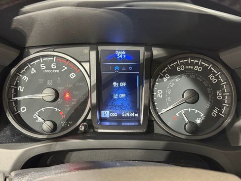 Used 2022 Toyota Tacoma TRD Off-Road w/ Technology Package image 23