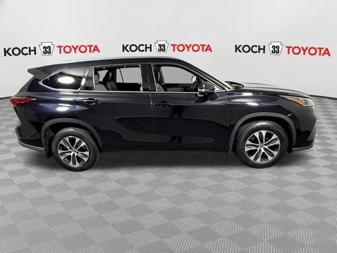 Used 2020 Toyota Highlander XLE AWD/4WD image 9