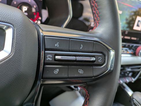 Used 2024 GMC Canyon AT4X image 22