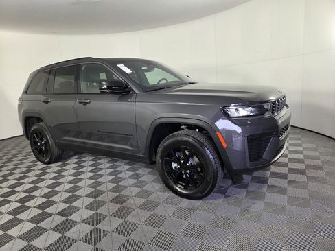 New 2026 Jeep Grand Cherokee Altitude image 21