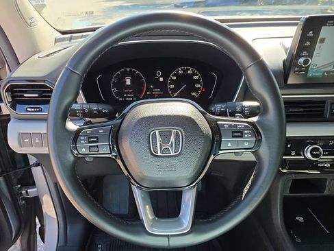 Used 2025 Honda Pilot Touring image 31