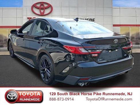 Used 2025 Toyota Camry SE FWD image 4