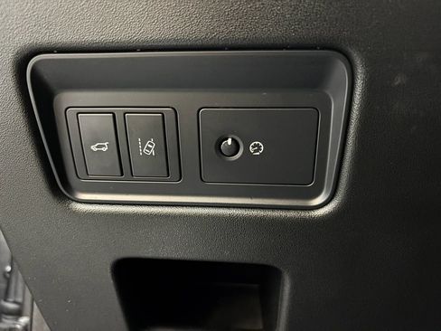 Used 2018 Land Rover Discovery HSE image 20