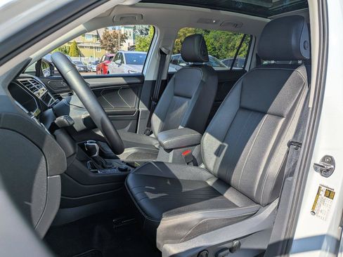 Used 2024 Volkswagen Tiguan SE w/ Panoramic Sunroof Package AWD/4WD image 25