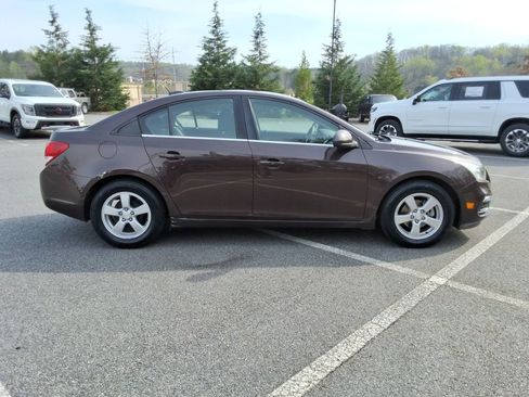 Used 2015 Chevrolet Cruze LT w/ Technology Package FWD image 4