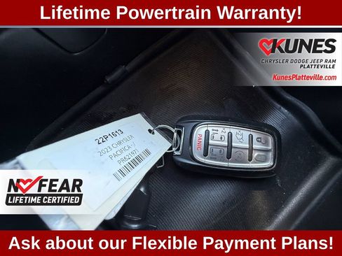 Used 2023 Chrysler Pacifica Touring-L FWD image 46