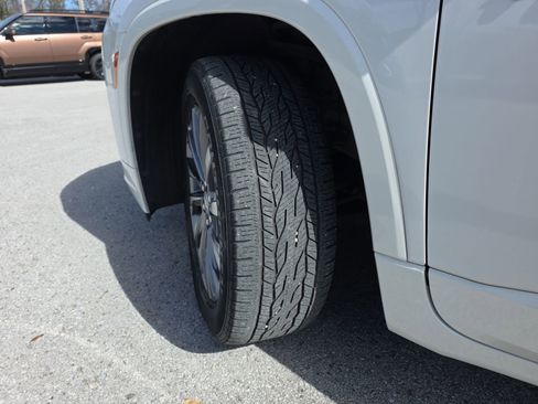 Used 2022 Chevrolet Traverse Premier image 37