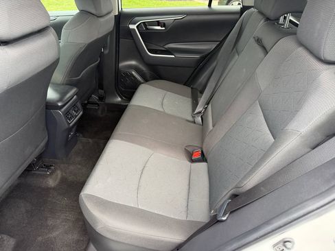 Used 2025 Toyota RAV4 XLE AWD/4WD image 18