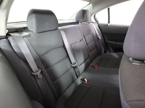 Used 2015 Chevrolet Cruze LT w/ Technology Package FWD image 20