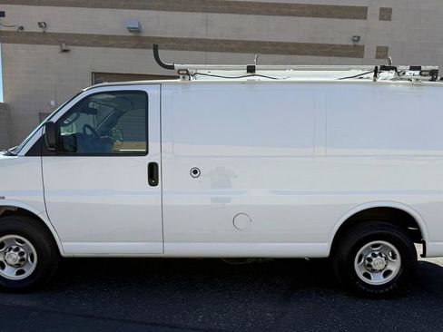 Used 2019 Chevrolet Express 2500 w/ Driver Convenience Package RWD image 5