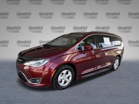 Used 2017 Chrysler Pacifica Touring-L Plus w/ Advanced Safetytec Group FWD image 5