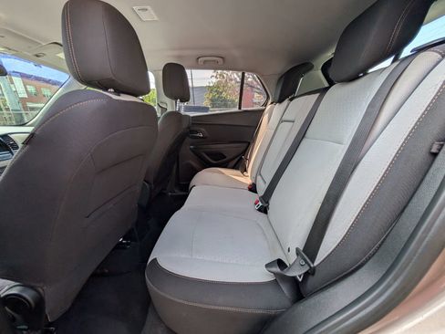 Used 2018 Chevrolet Trax LS FWD image 17