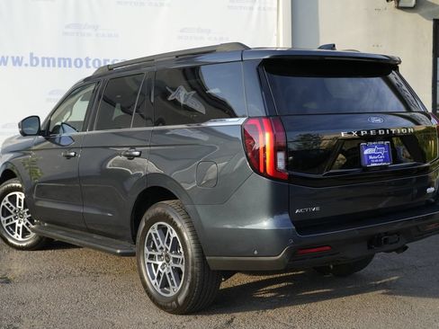 Used 2025 Ford Expedition Active RWD image 4