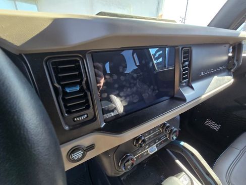 Used 2023 Ford Bronco Wildtrak image 13