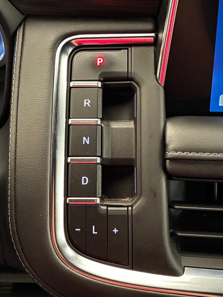 Used 2023 Chevrolet Tahoe Z71 w/ Z71 Off-Road Package AWD/4WD image 17