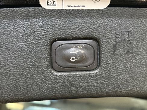 Used 2018 Ford Edge SEL w/ Equipment Group 201A AWD/4WD image 45